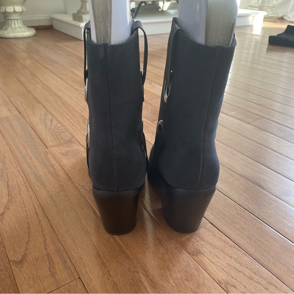 New in box Very Volatile Flynn Charcoal Boots - Picture 2 of 7